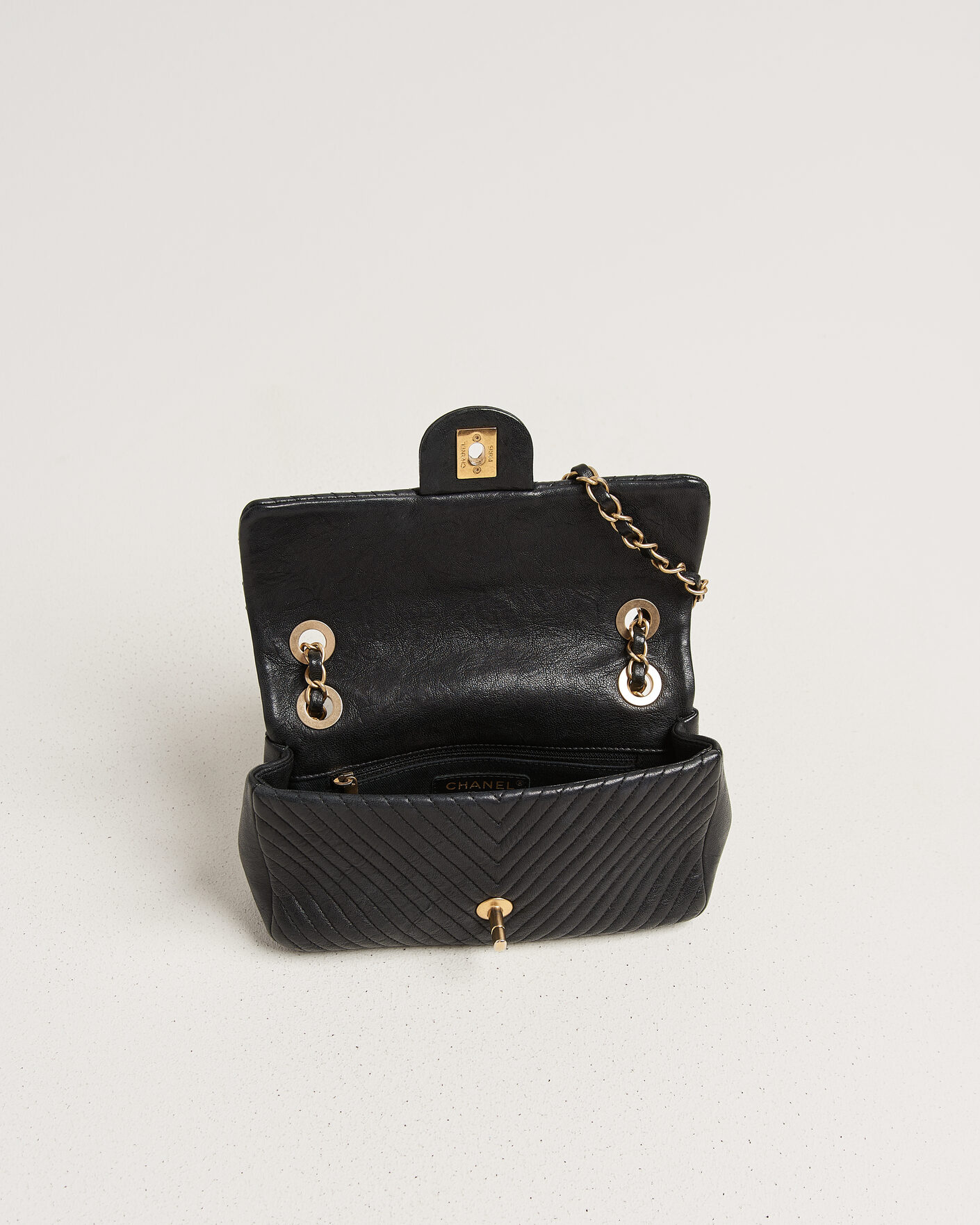 Men | Pre-Owned & Vintage Bags | Chanel Pre-Owned | Chevron Small Flap Bag Black