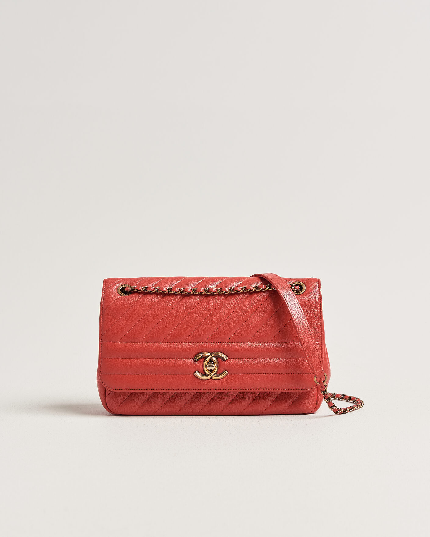 Men | Pre-Owned & Vintage Bags | Chanel Pre-Owned | Chevron Medium Flap Bag Coral