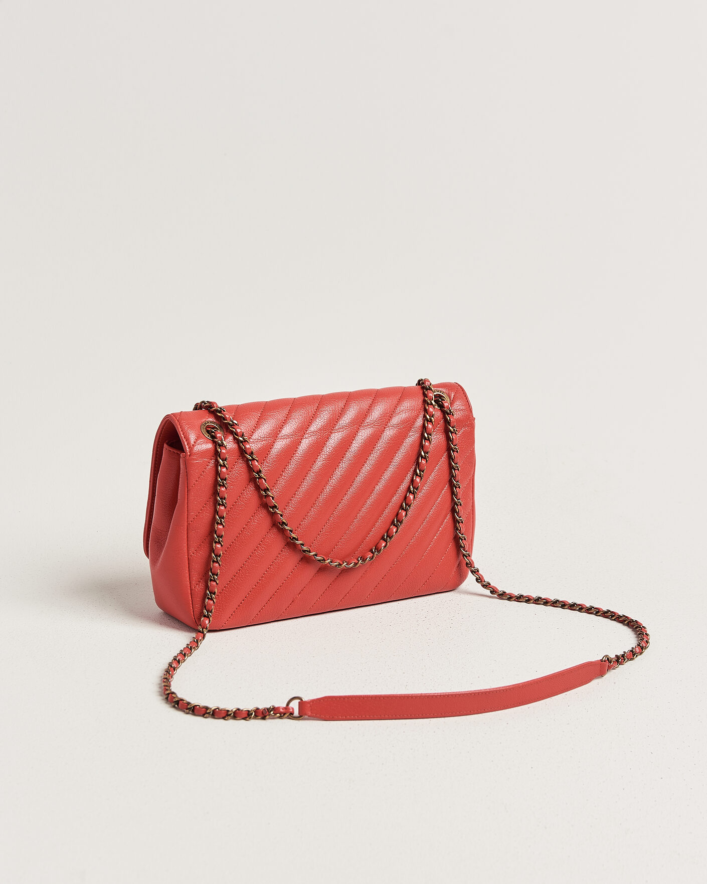 Men | Pre-Owned & Vintage Bags | Chanel Pre-Owned | Chevron Medium Flap Bag Coral