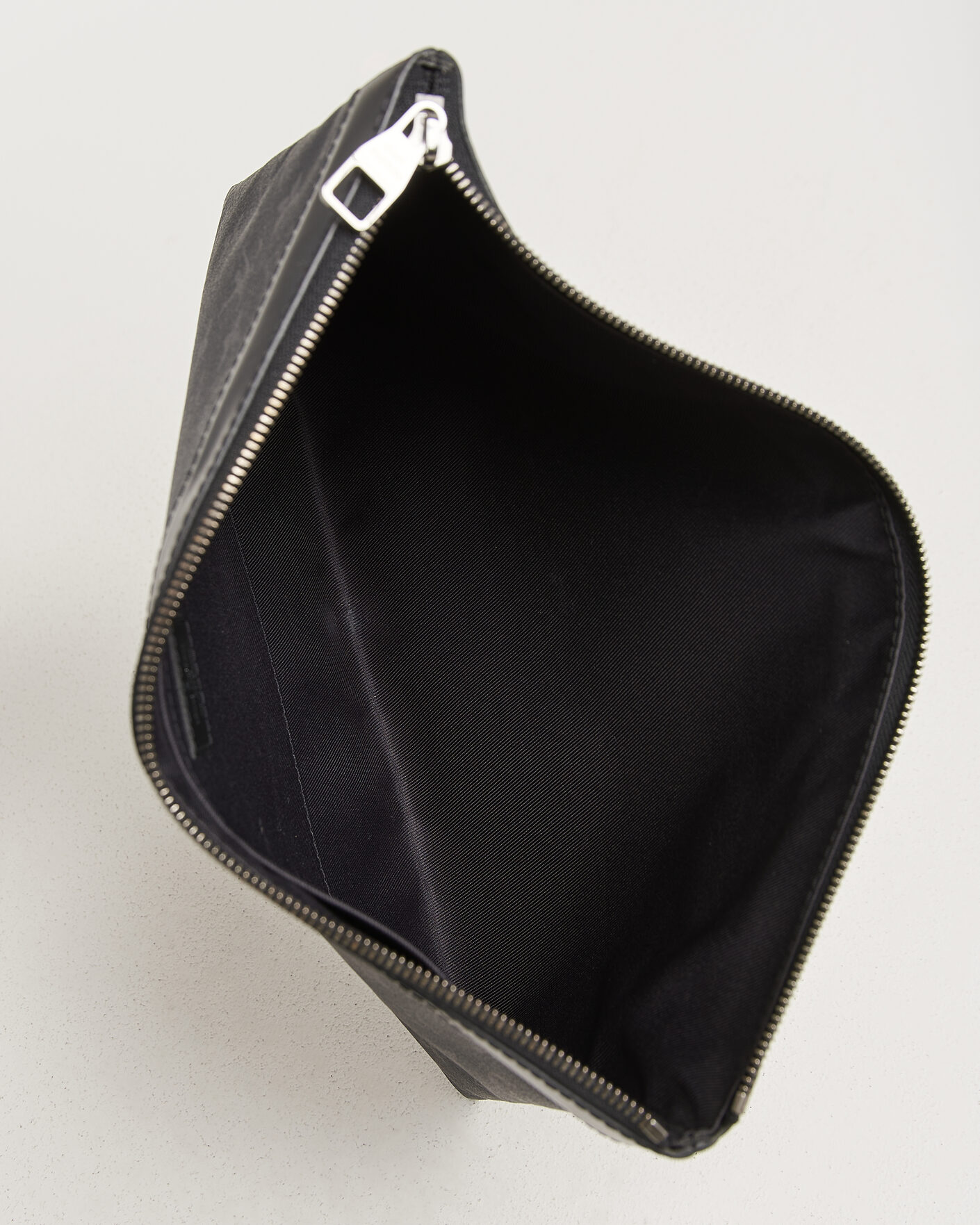 Men | Pre-Owned & Vintage Bags | Louis Vuitton Pre-Owned | Discovery Pochette Monogram Eclipse