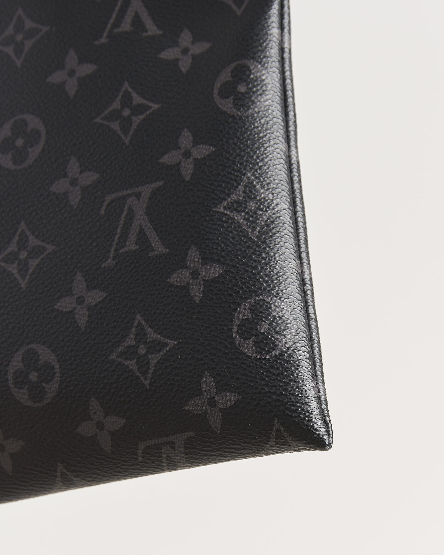 Men | Pre-Owned & Vintage Bags | Louis Vuitton Pre-Owned | Discovery Pochette Monogram Eclipse