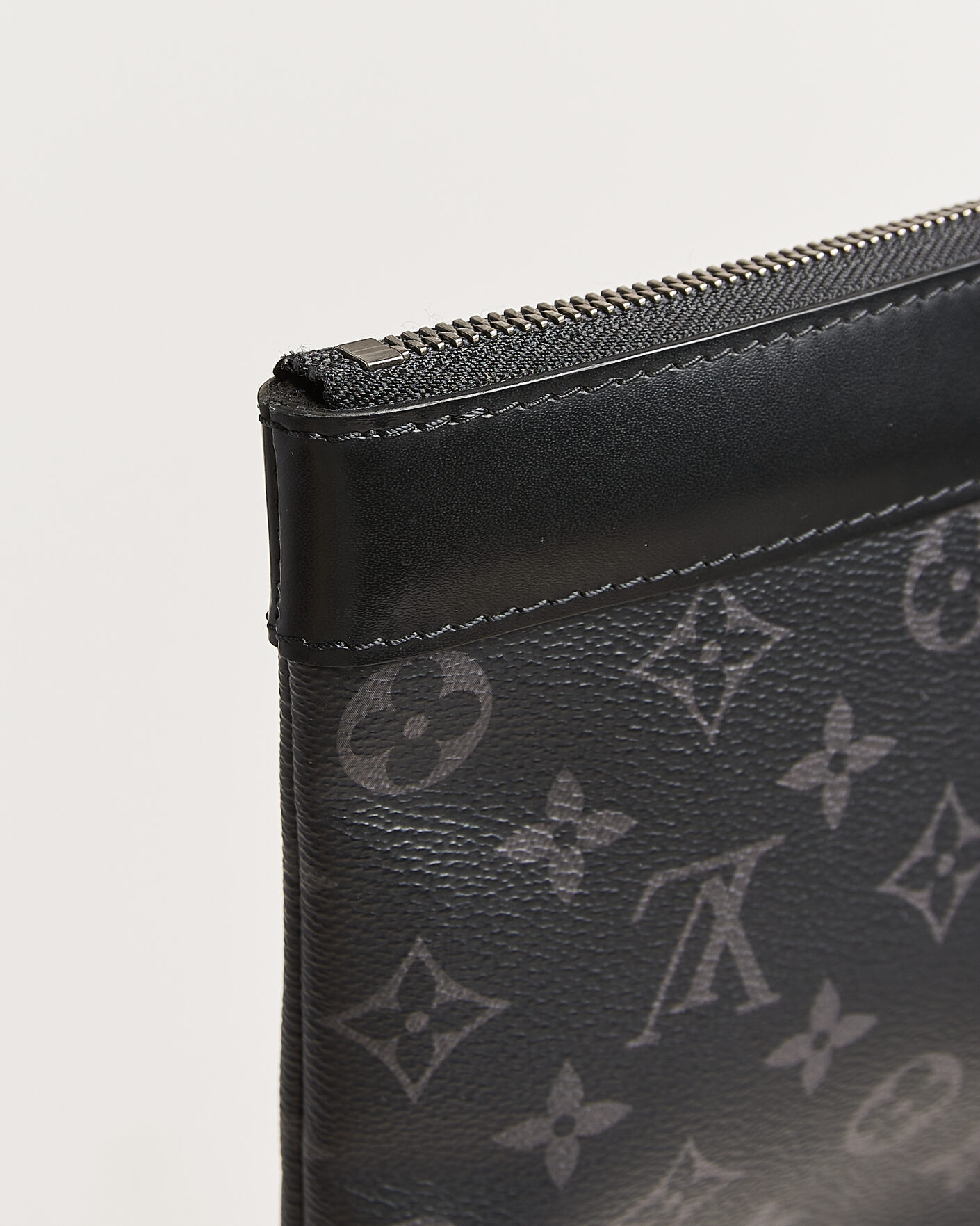 Men | Pre-Owned & Vintage Bags | Louis Vuitton Pre-Owned | Discovery Pochette Monogram Eclipse