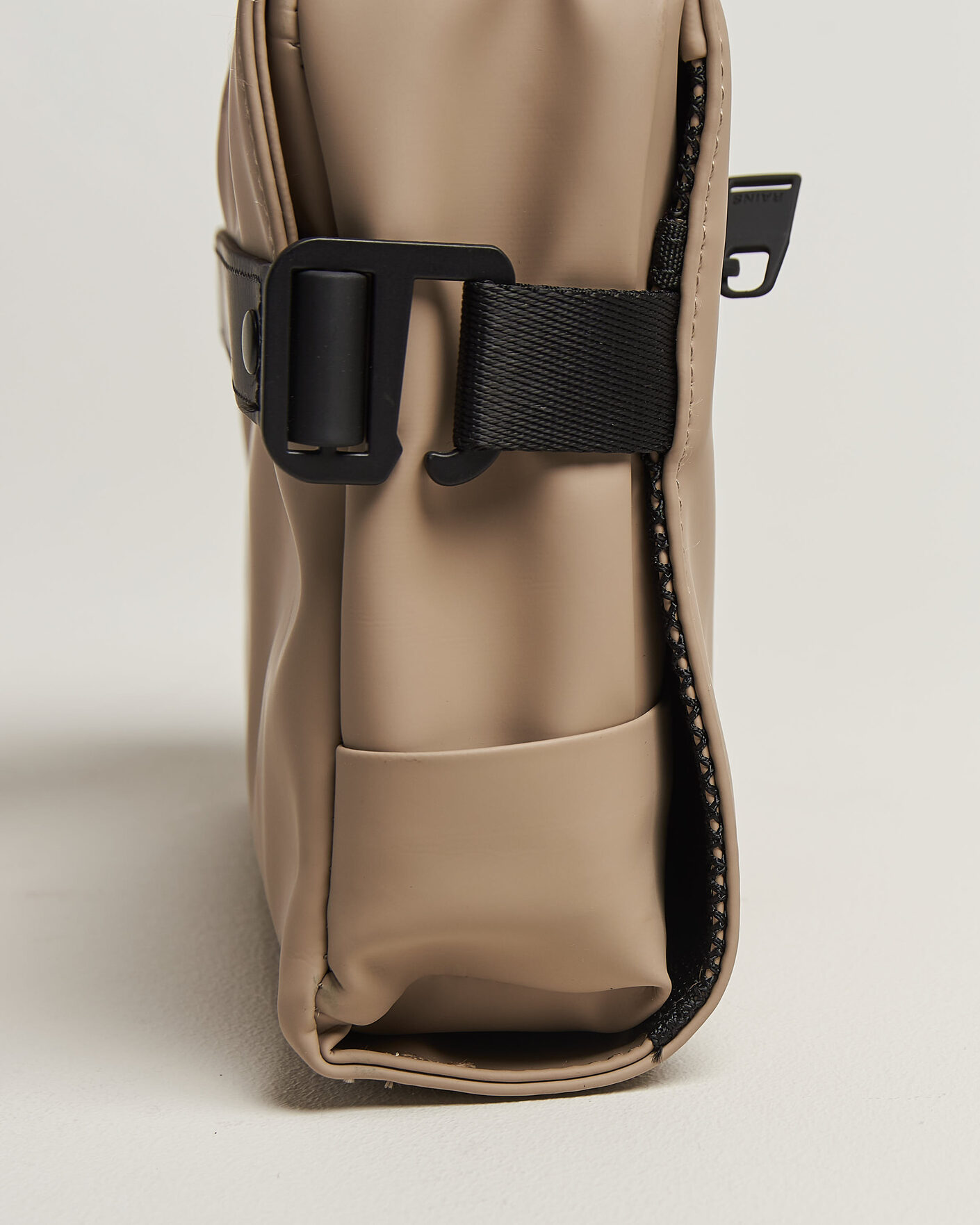Men | Bags | RAINS | OTG Washbag Beige
