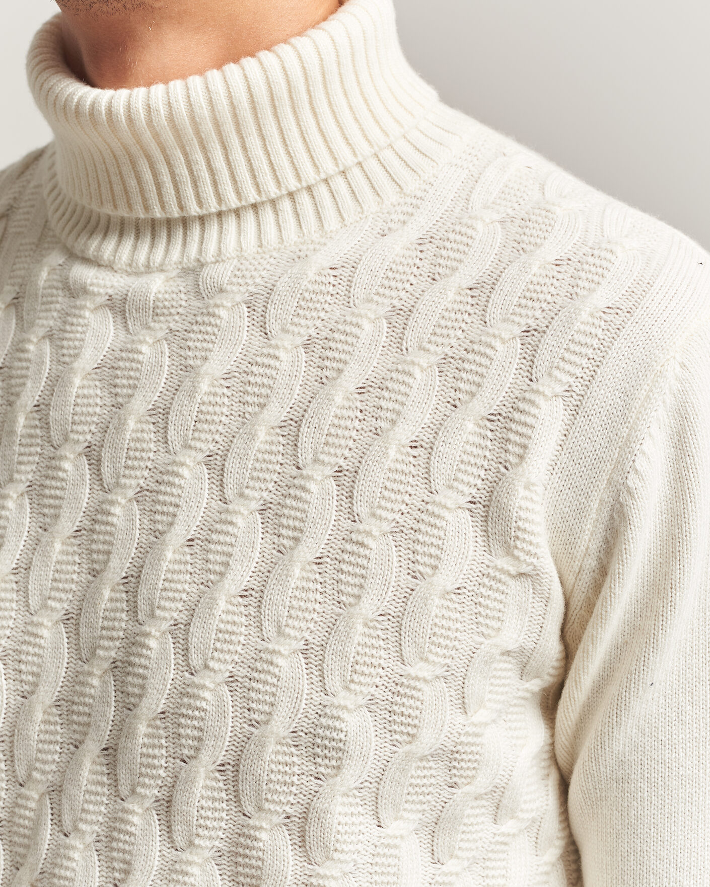 Men | Sweaters & Knitwear | Oscar Jacobson | Seppo Cable Knitted Rollneck White