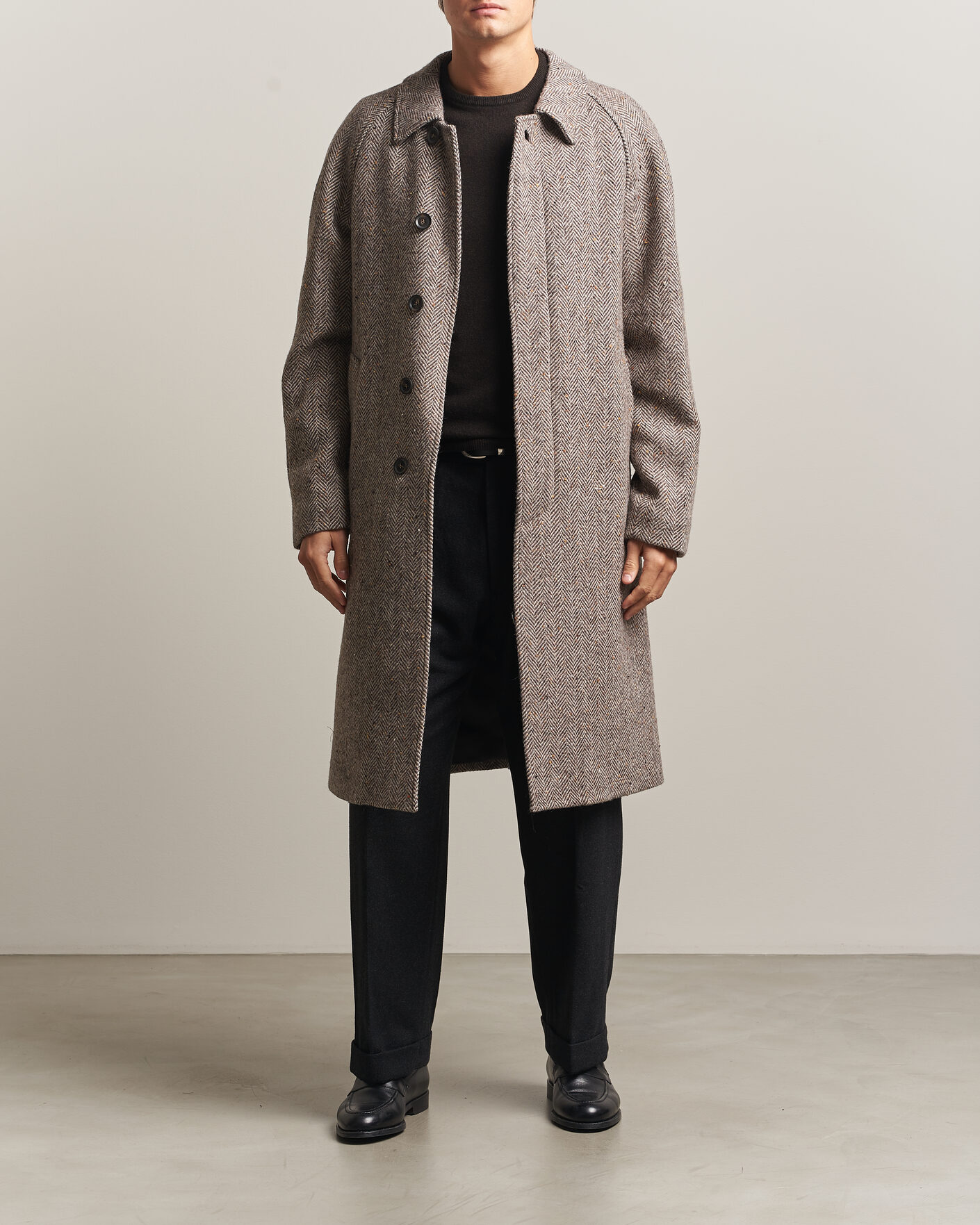 Men | Coats & Jackets | Oscar Jacobson | Raglan Herringbone Wool Coat Beige