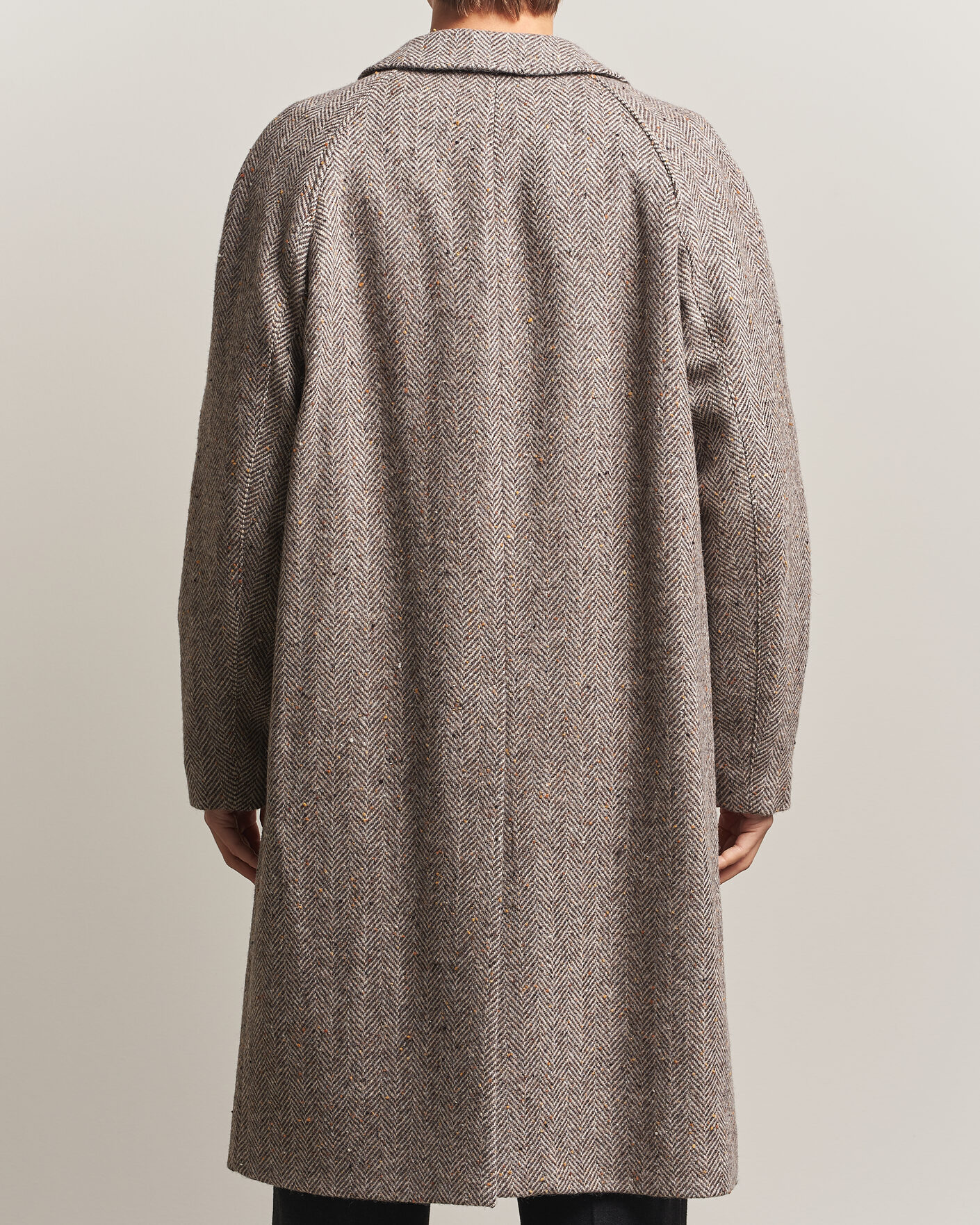 Men | Coats & Jackets | Oscar Jacobson | Raglan Herringbone Wool Coat Beige