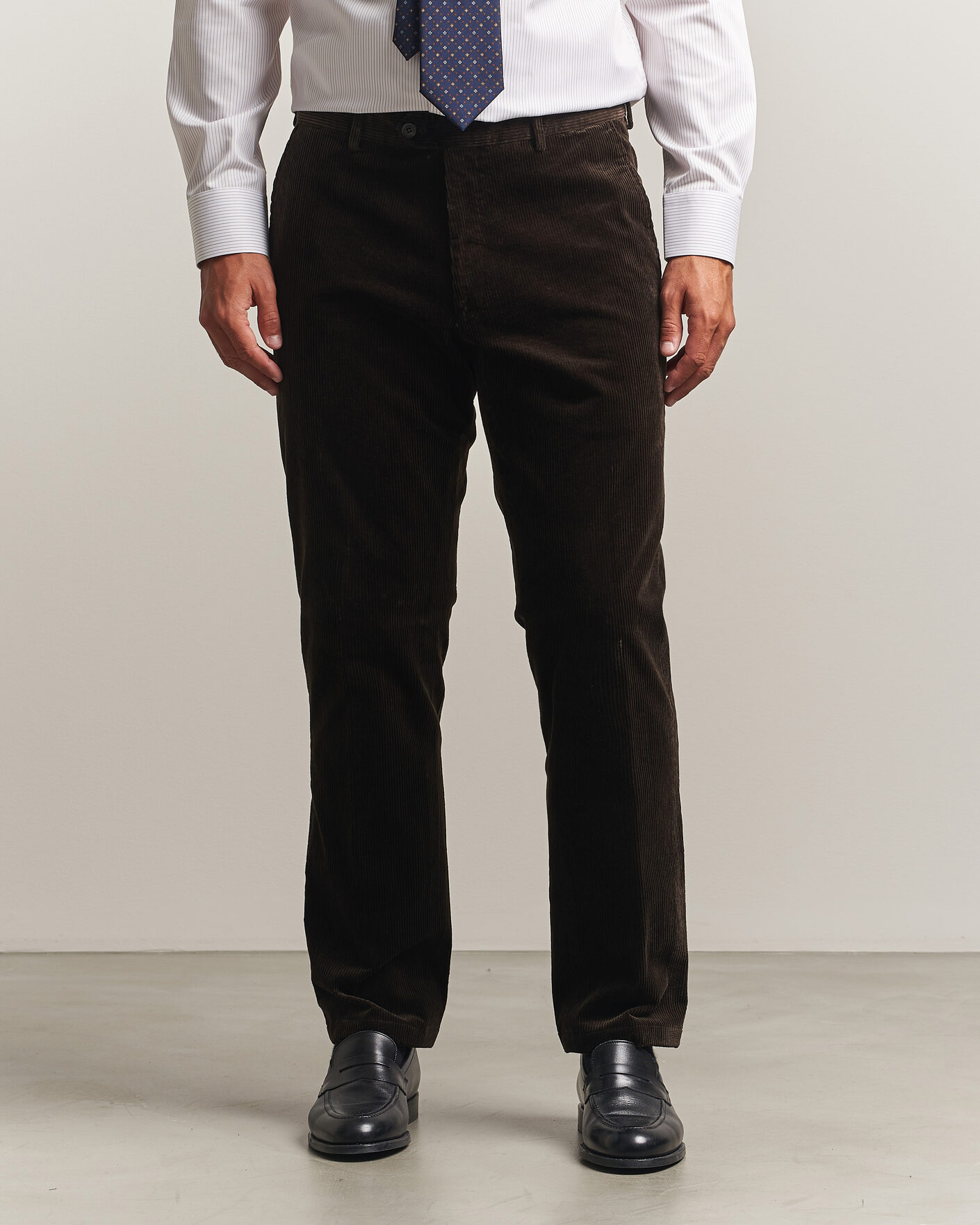 Men | Trousers | Oscar Jacobson | Dandy Corduroy Trousers Dark Brown