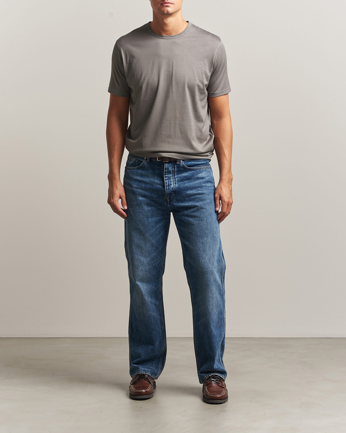 Men | T-Shirts | Sunspel | Crew Neck Q82 Cotton T-Shirt Smoke Grey