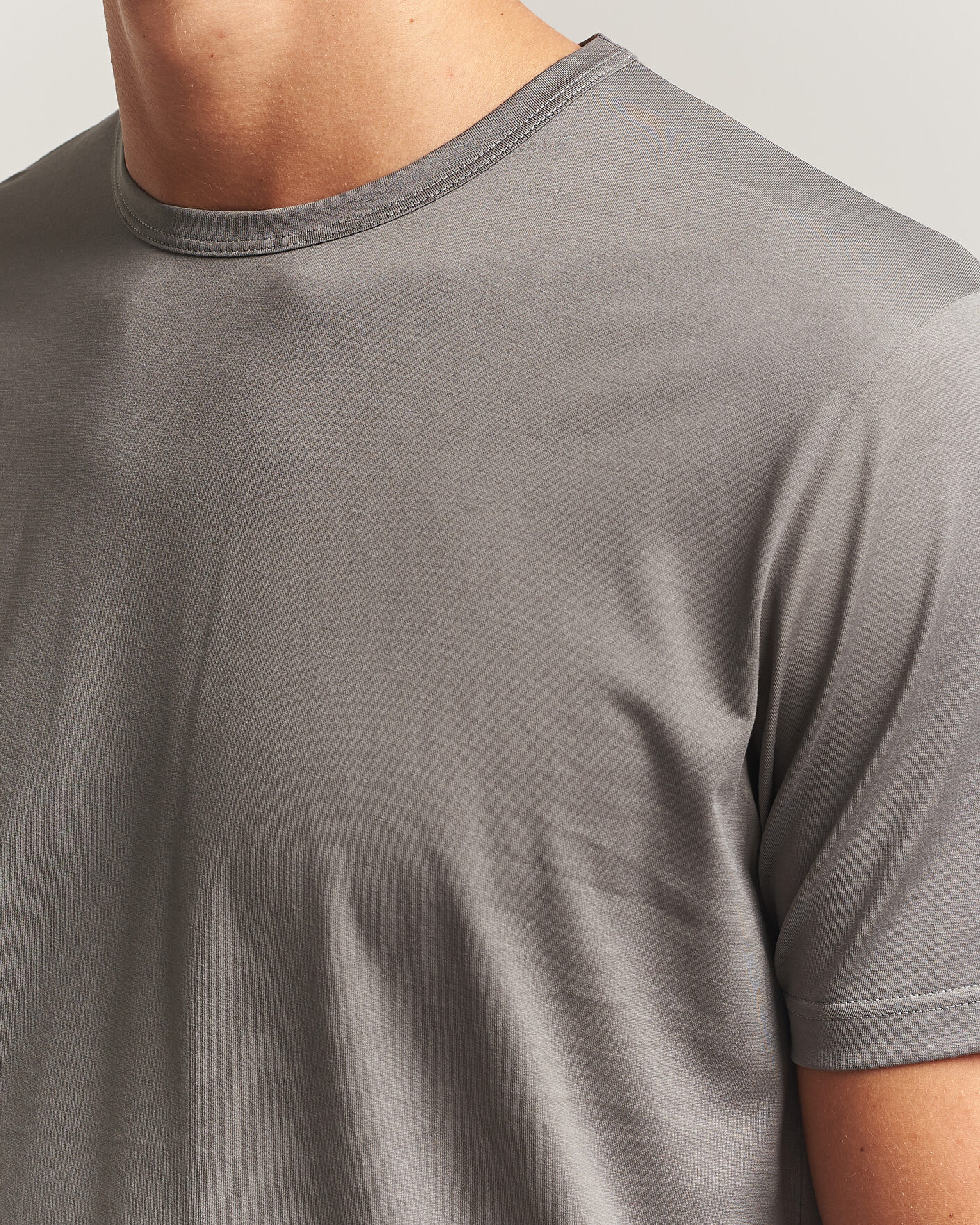 Men | T-Shirts | Sunspel | Crew Neck Q82 Cotton T-Shirt Smoke Grey