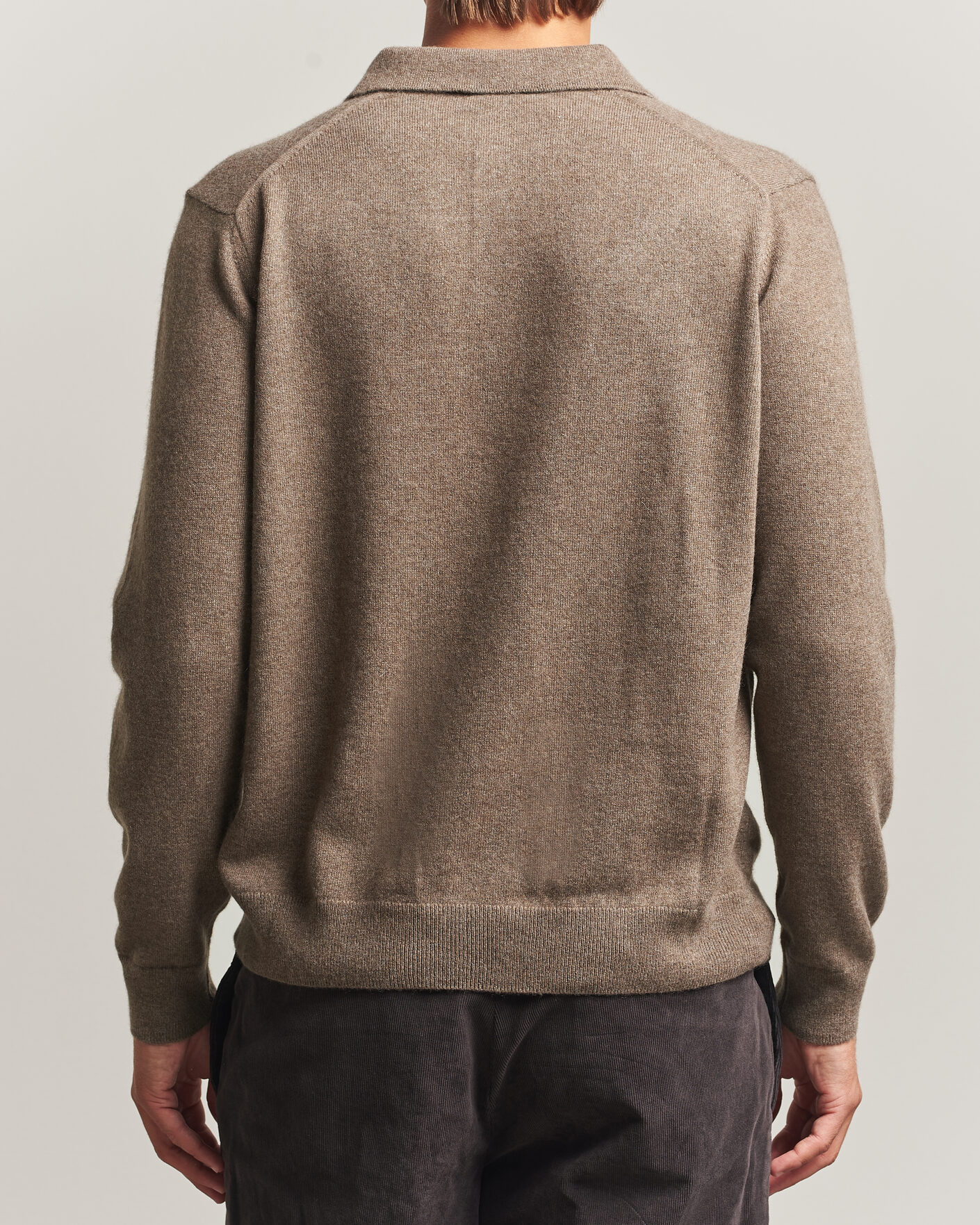 Men | Sweaters & Knitwear | Sunspel | Cashmere Polo Taupe