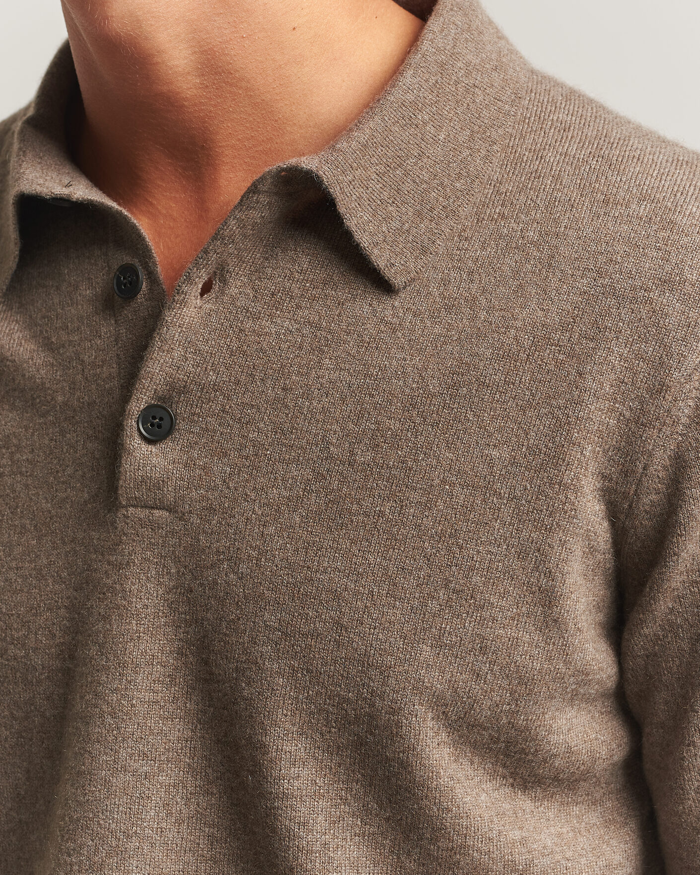 Men | Sweaters & Knitwear | Sunspel | Cashmere Polo Taupe