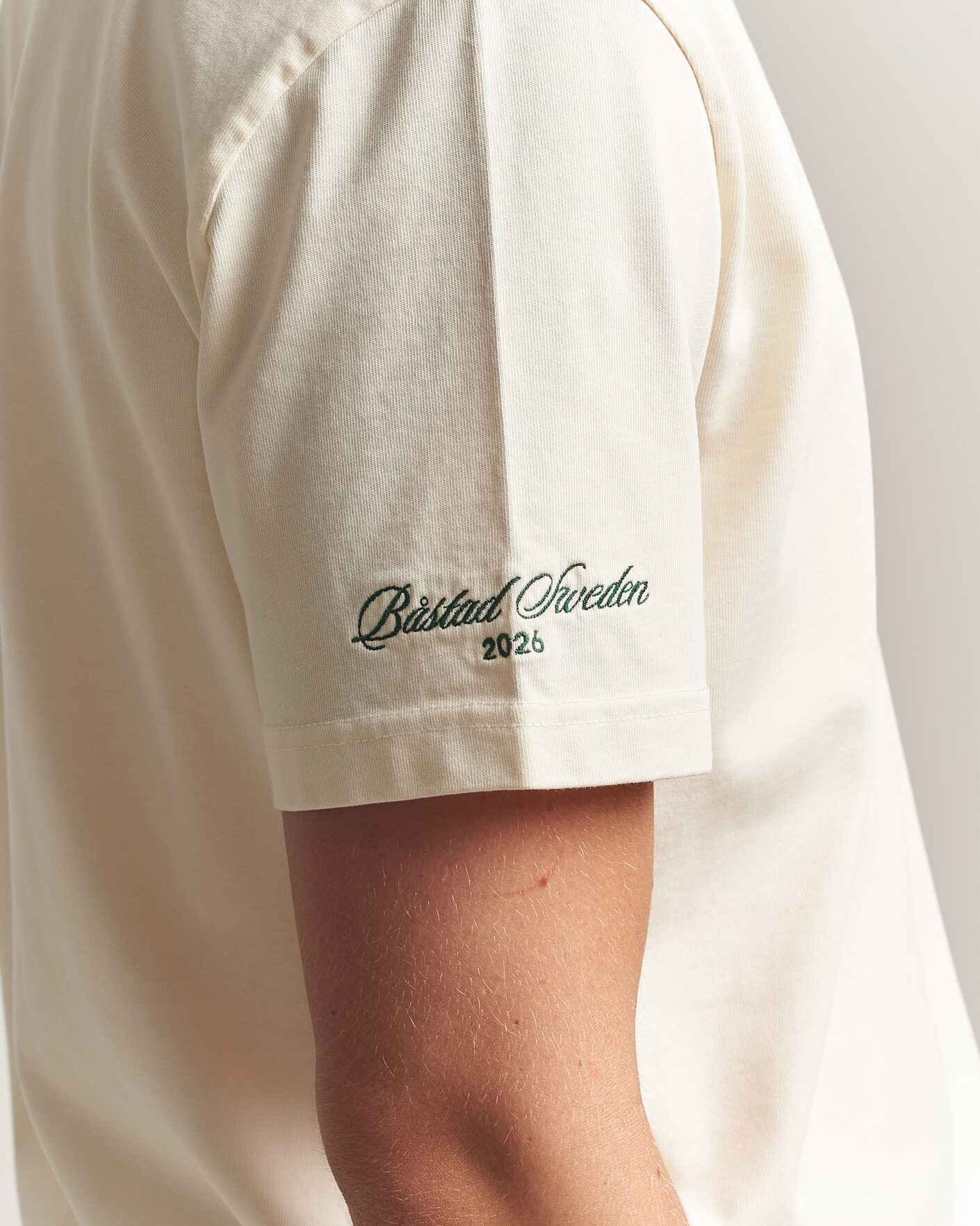 Men | T-Shirts | Gant | Tournament Crew Neck T-Shirt Cream