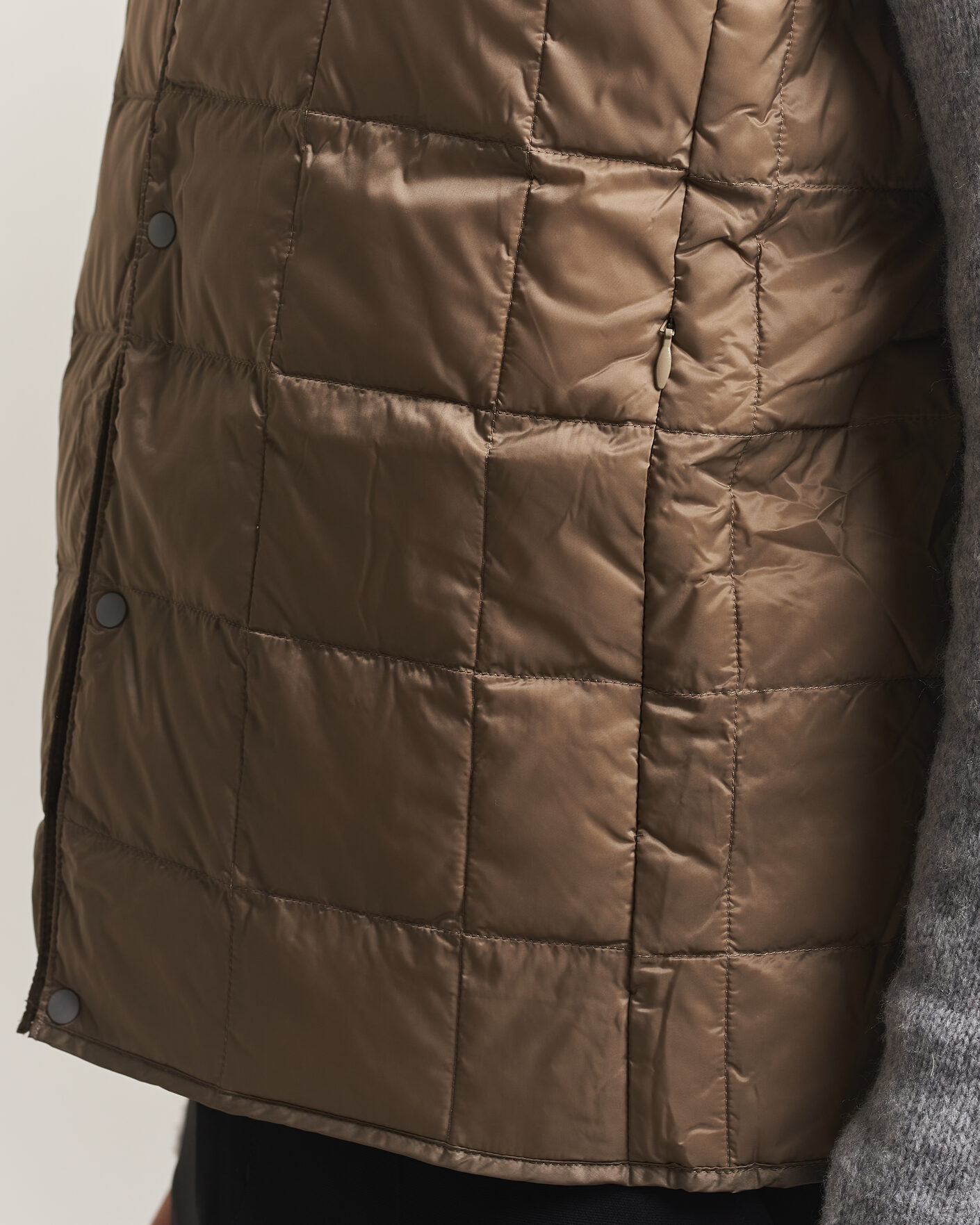 Men | Gilets | TAION | V-Neck Lightweight Down Vest Khaki