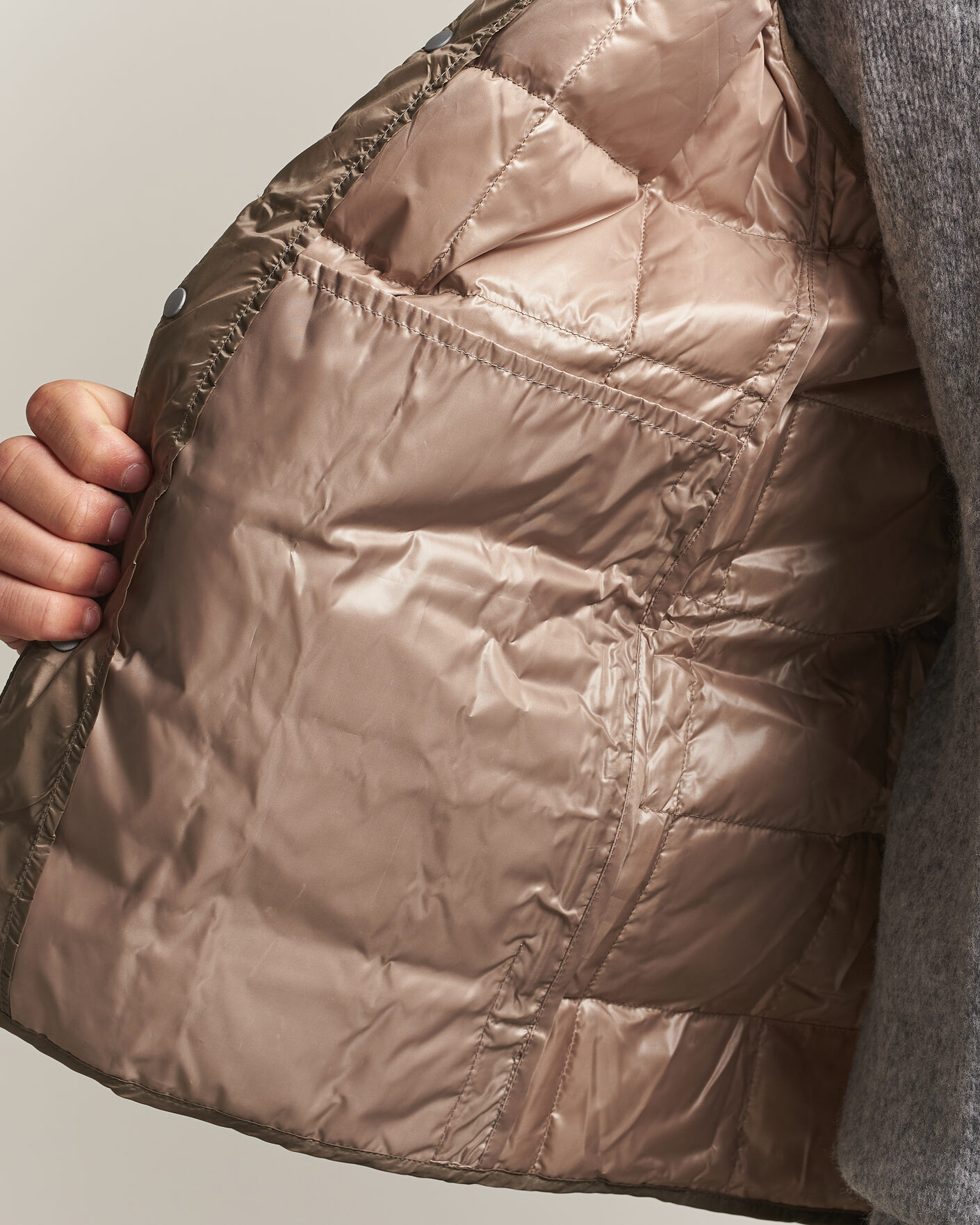 Men | Gilets | TAION | V-Neck Lightweight Down Vest Khaki