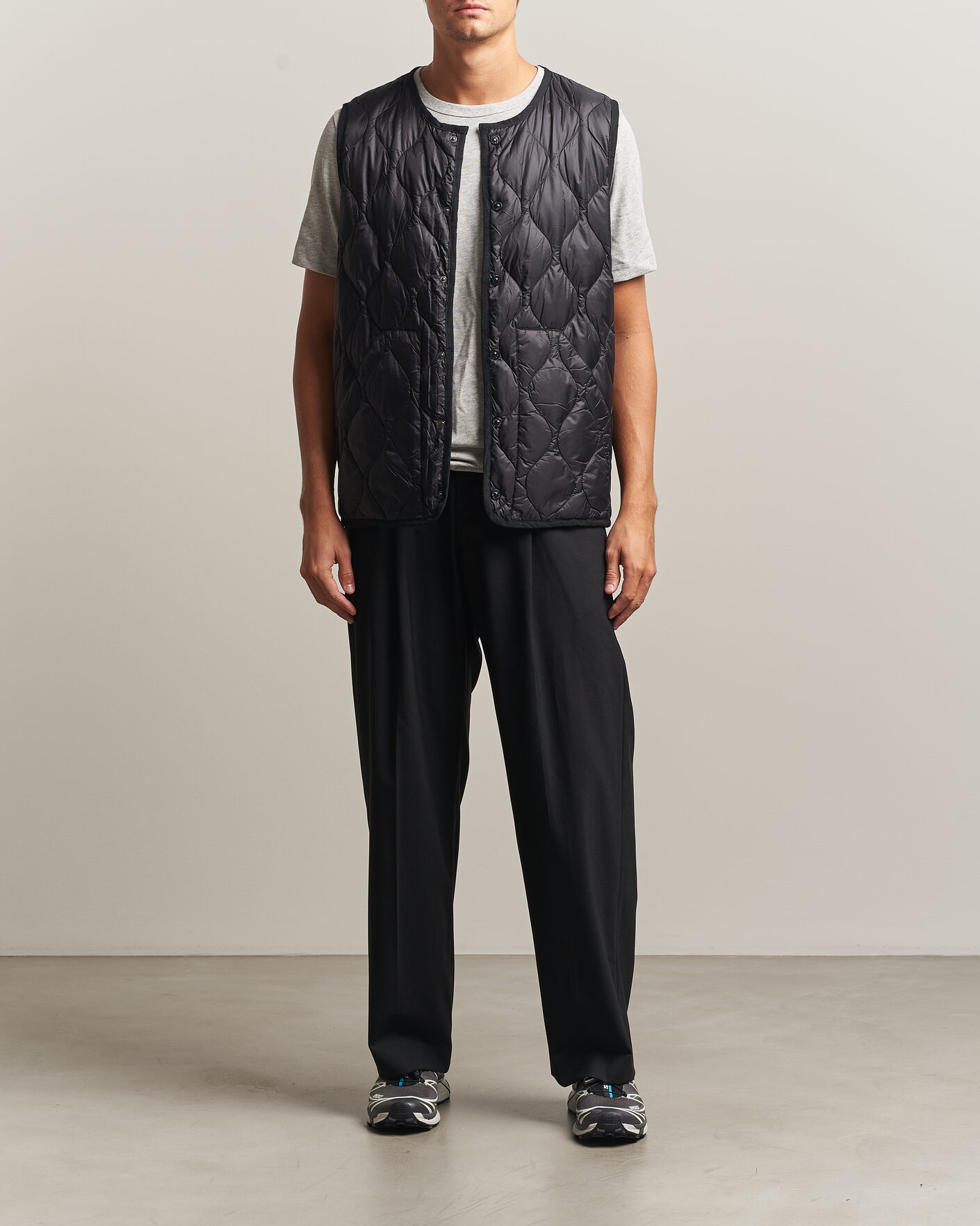 Men | Gilets | TAION | Military Crew Neck Down Vest Black