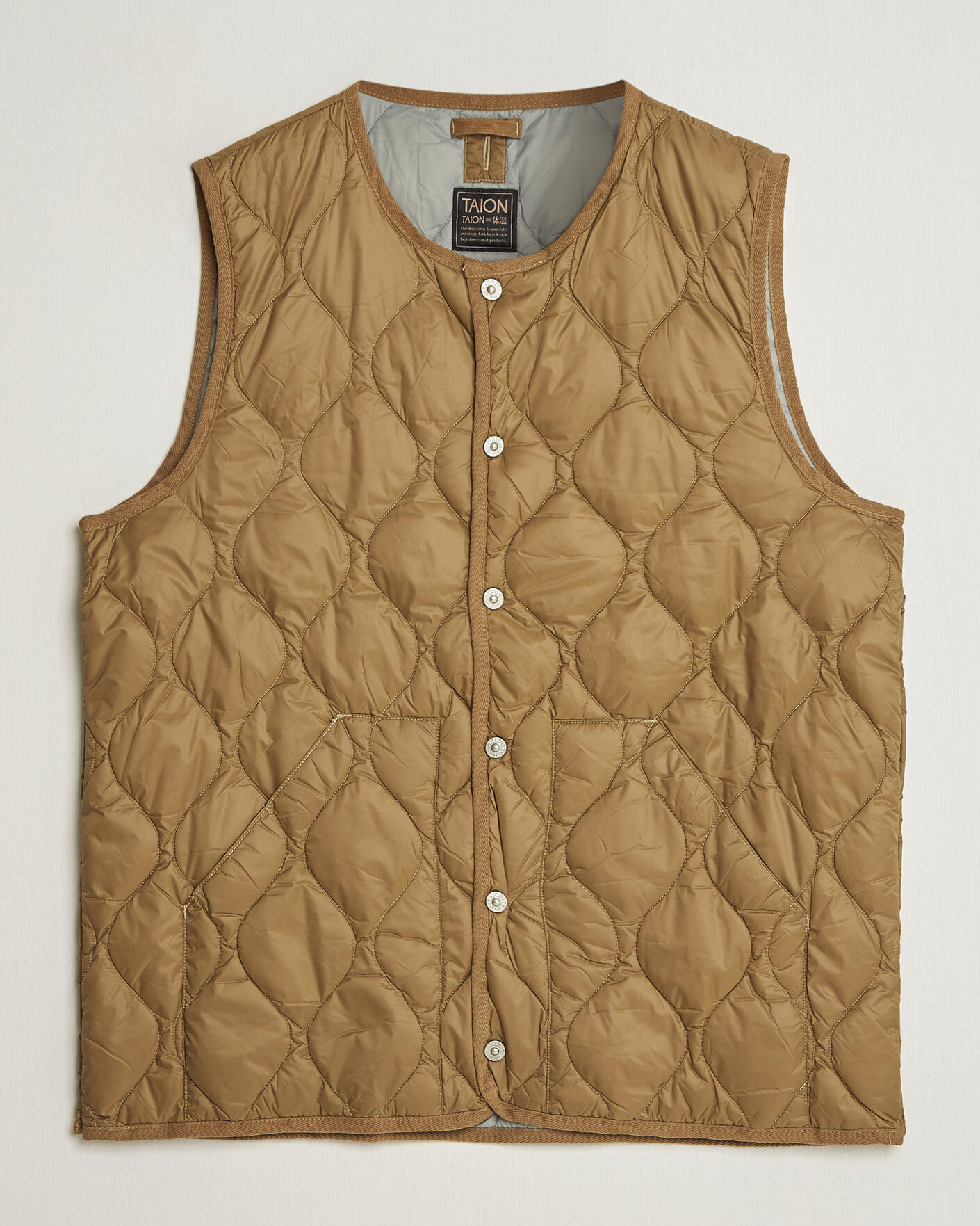 Men | Gilets | TAION | Military Crew Neck Down Vest Dark Khaki Olive