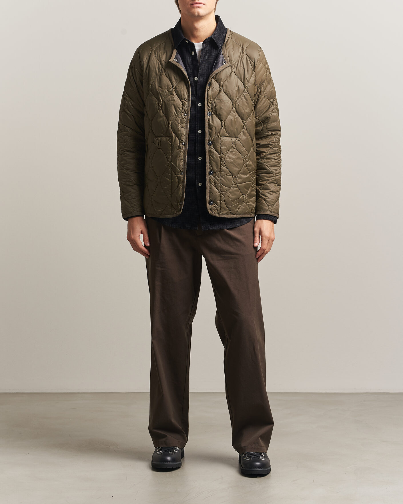 Men | Coats & Jackets | TAION | Military Crew Neck Down Jacket Dark Olive