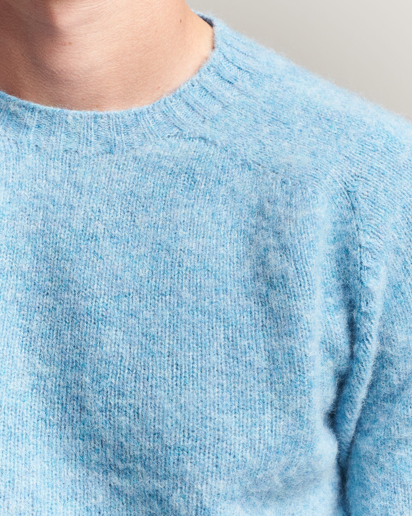 Men | Sweaters & Knitwear | Harley Of Scotland | Brushed Supersoft Lambswool Crewneck Loch Blue