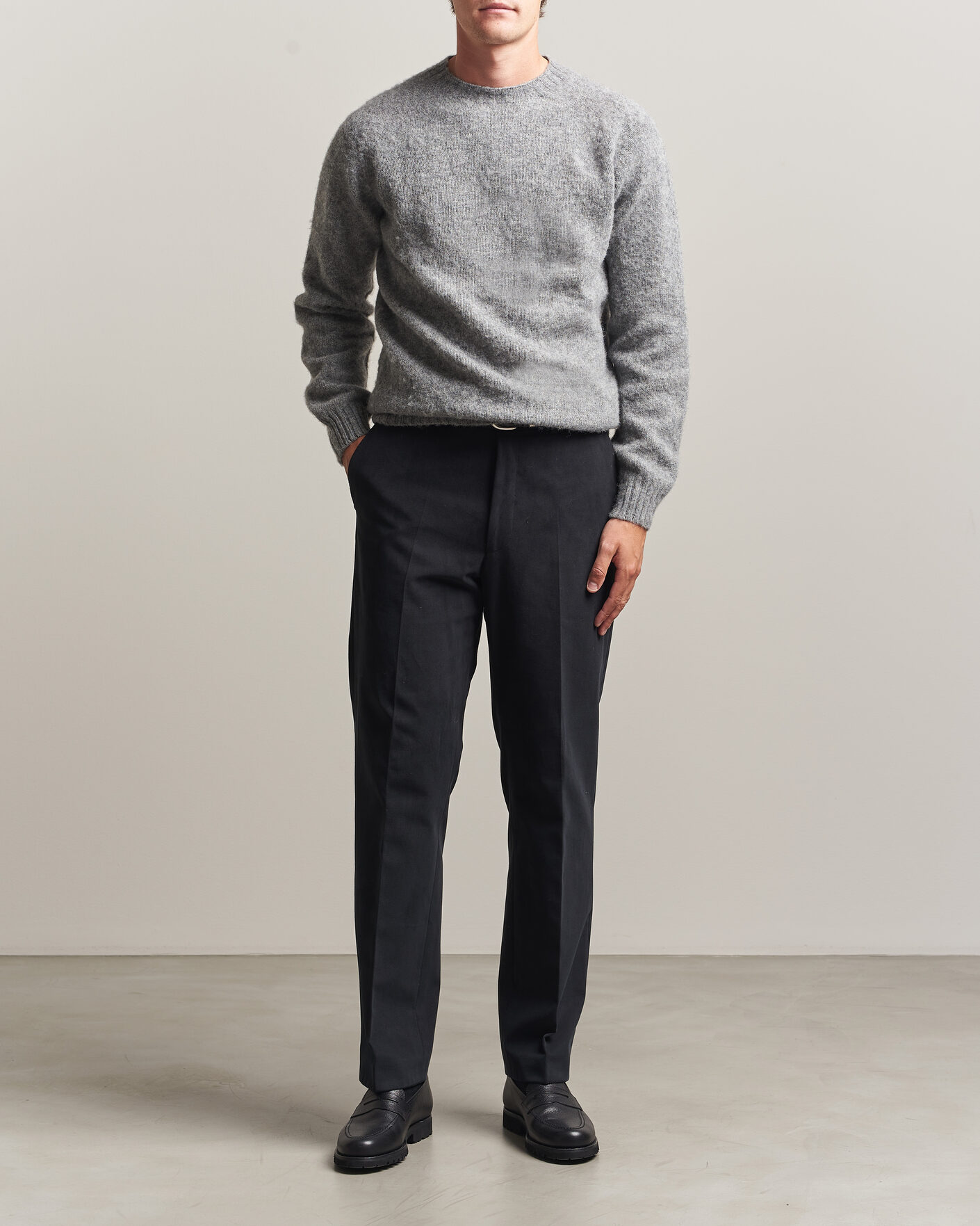 Men | Sweaters & Knitwear | Harley Of Scotland | Brushed Supersoft Lambswool Crewneck Mid Grey