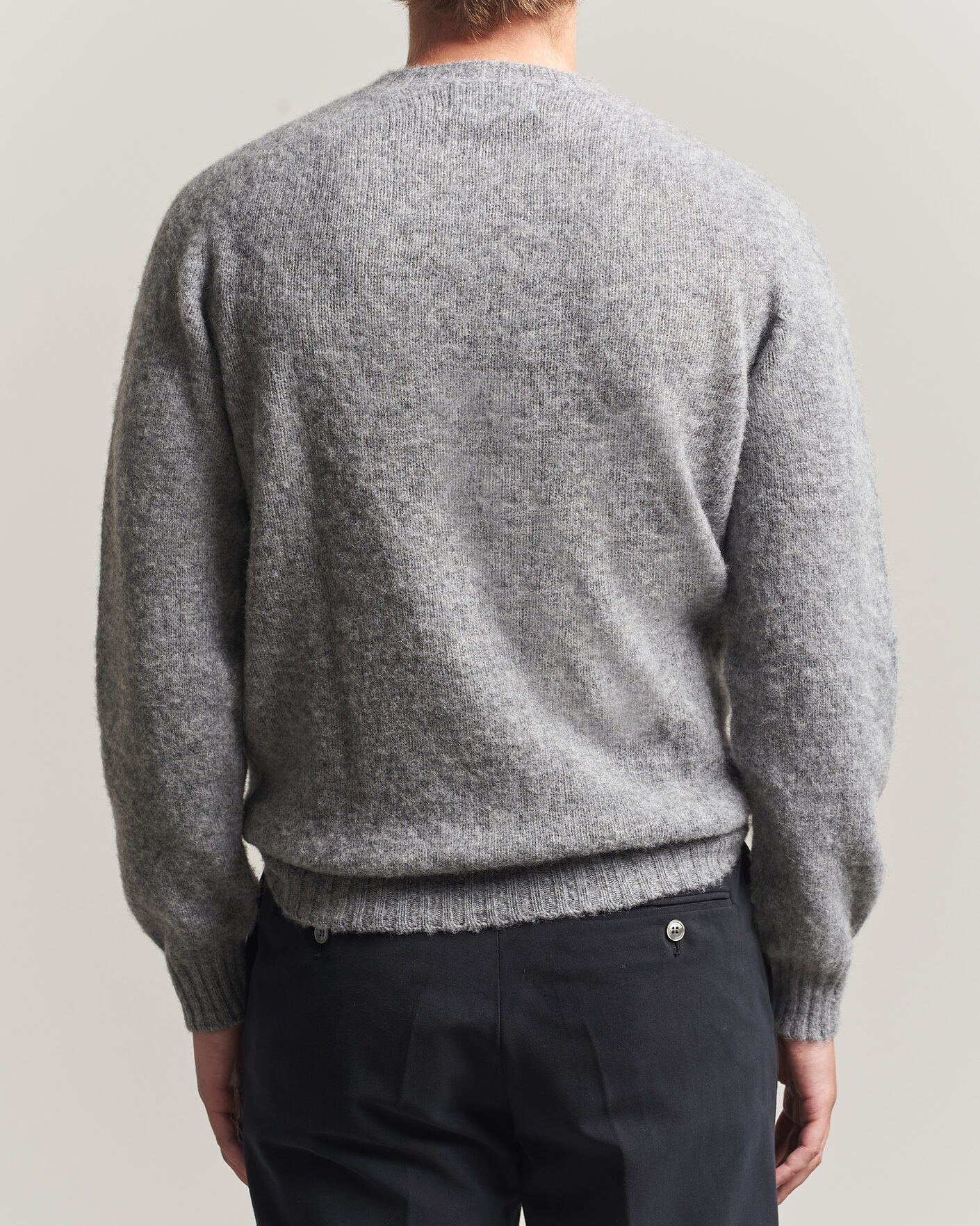 Men | Sweaters & Knitwear | Harley Of Scotland | Brushed Supersoft Lambswool Crewneck Mid Grey