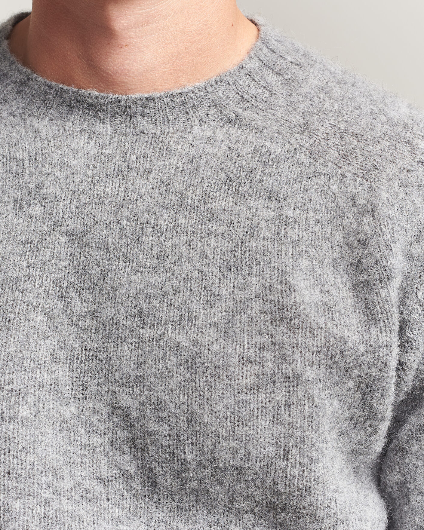 Men | Sweaters & Knitwear | Harley Of Scotland | Brushed Supersoft Lambswool Crewneck Mid Grey