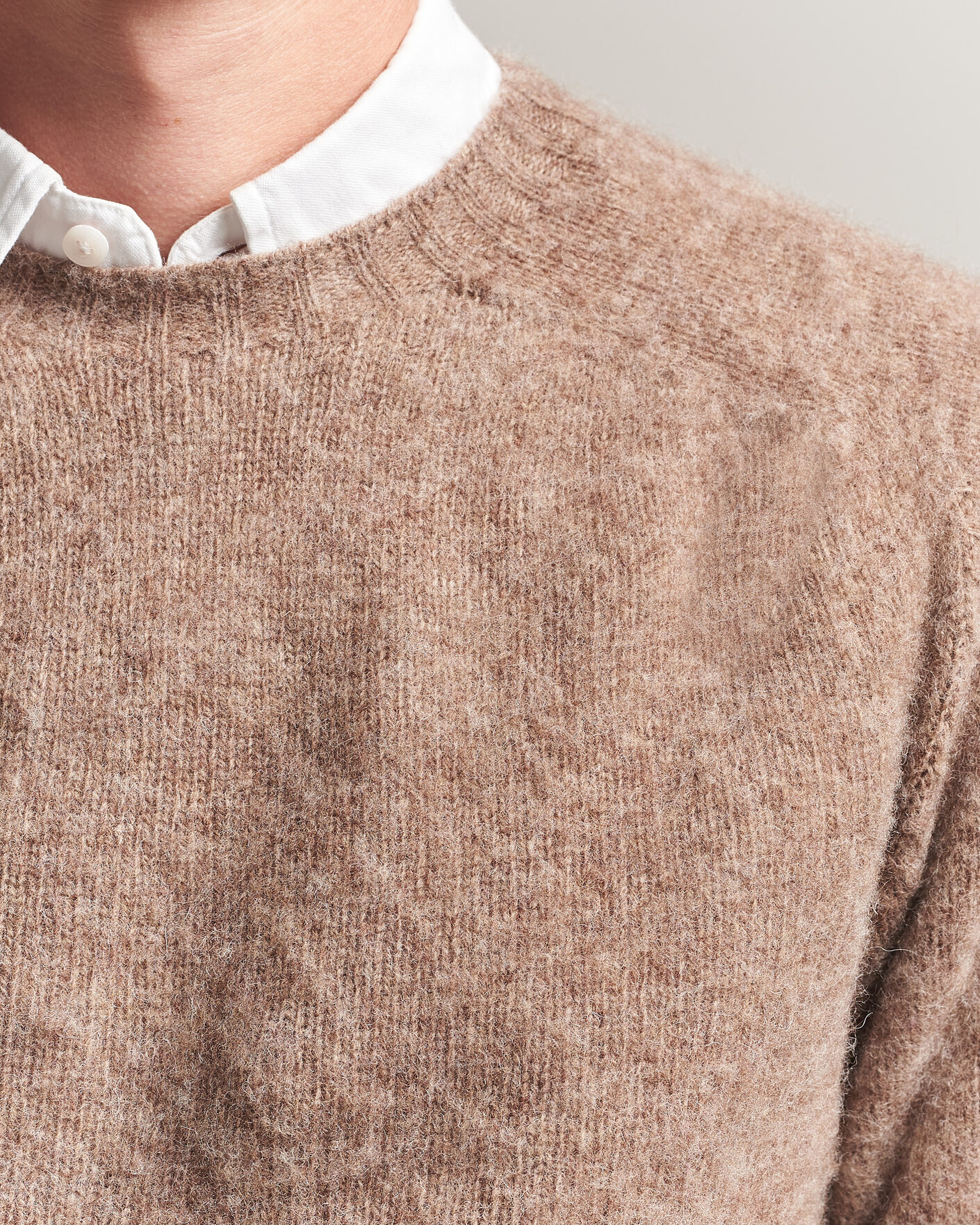 Men | Sweaters & Knitwear | Harley Of Scotland | Brushed Supersoft Lambswool Crewneck Tundra