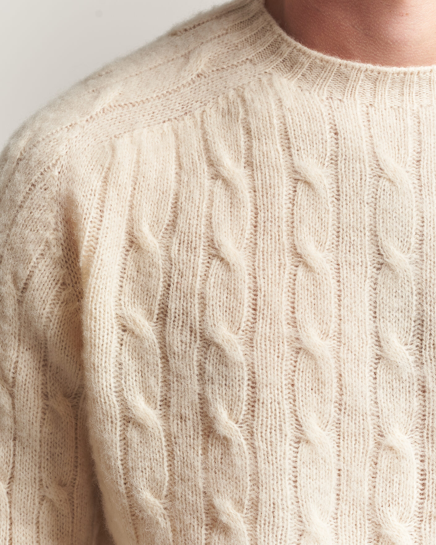 Men | Sweaters & Knitwear | Harley Of Scotland | Brushed Supersoft Lambswool Cable Vanilla
