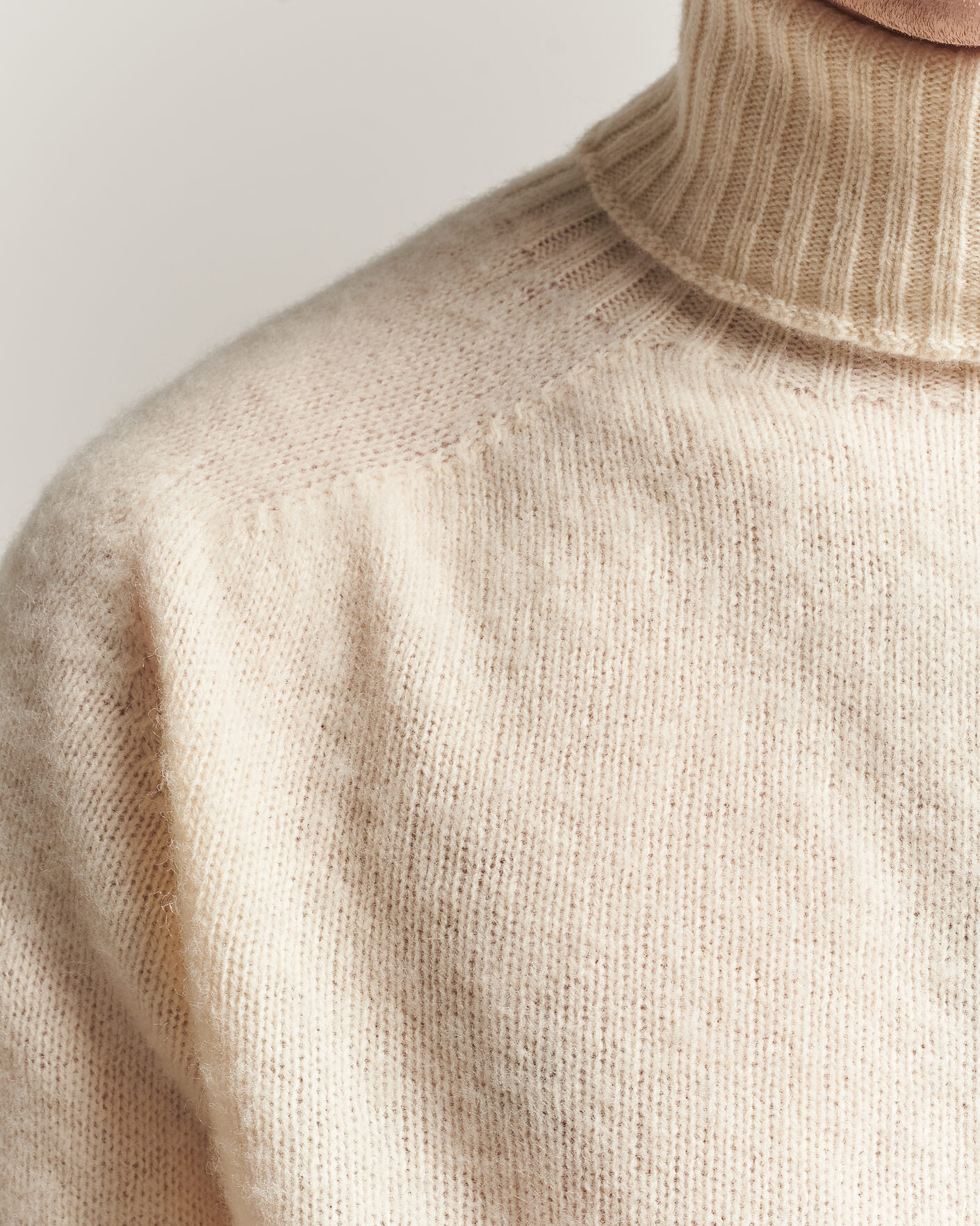 Men | Sweaters & Knitwear | Harley Of Scotland | Brushed Supersoft Lambswool Rollneck Vanilla