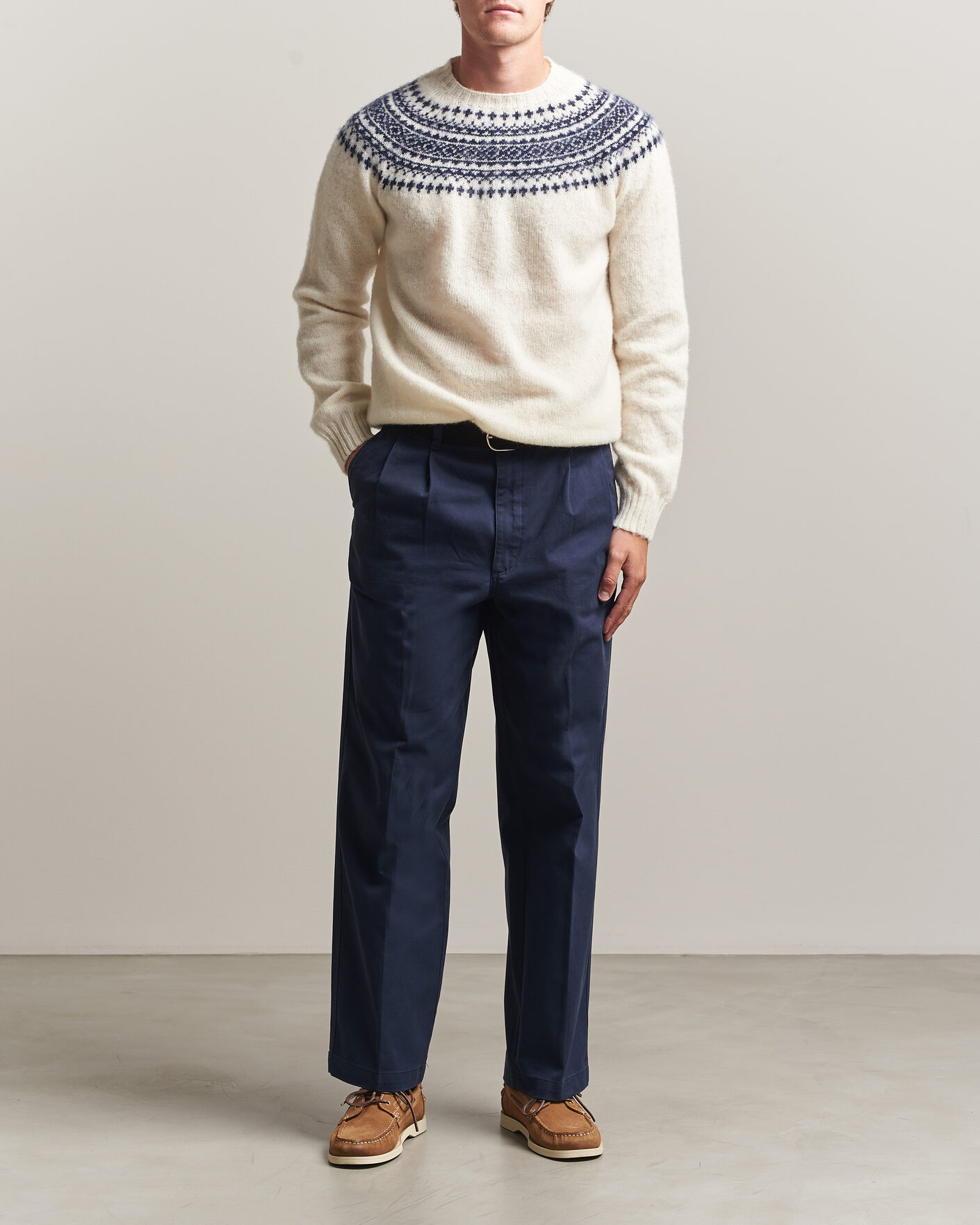Men | Sweaters & Knitwear | Harley Of Scotland | Brushed Supersoft Lambswool Yolk Fairisle Snow White/Navy