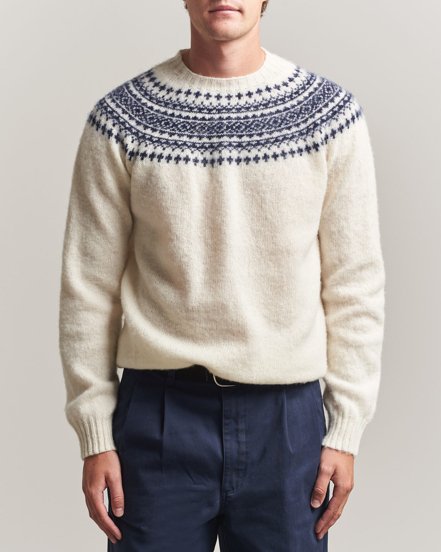 Men | Sweaters & Knitwear | Harley Of Scotland | Brushed Supersoft Lambswool Yolk Fairisle Snow White/Navy