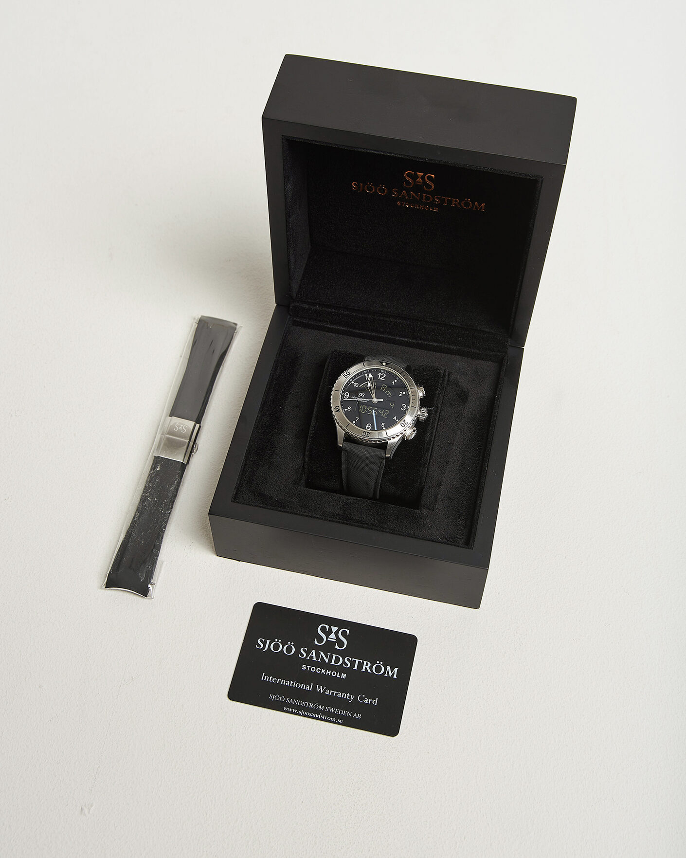 Men | Pre-Owned & Vintage Watches | Sjöö Sandström Pre-Owned | UTC Skydiver
