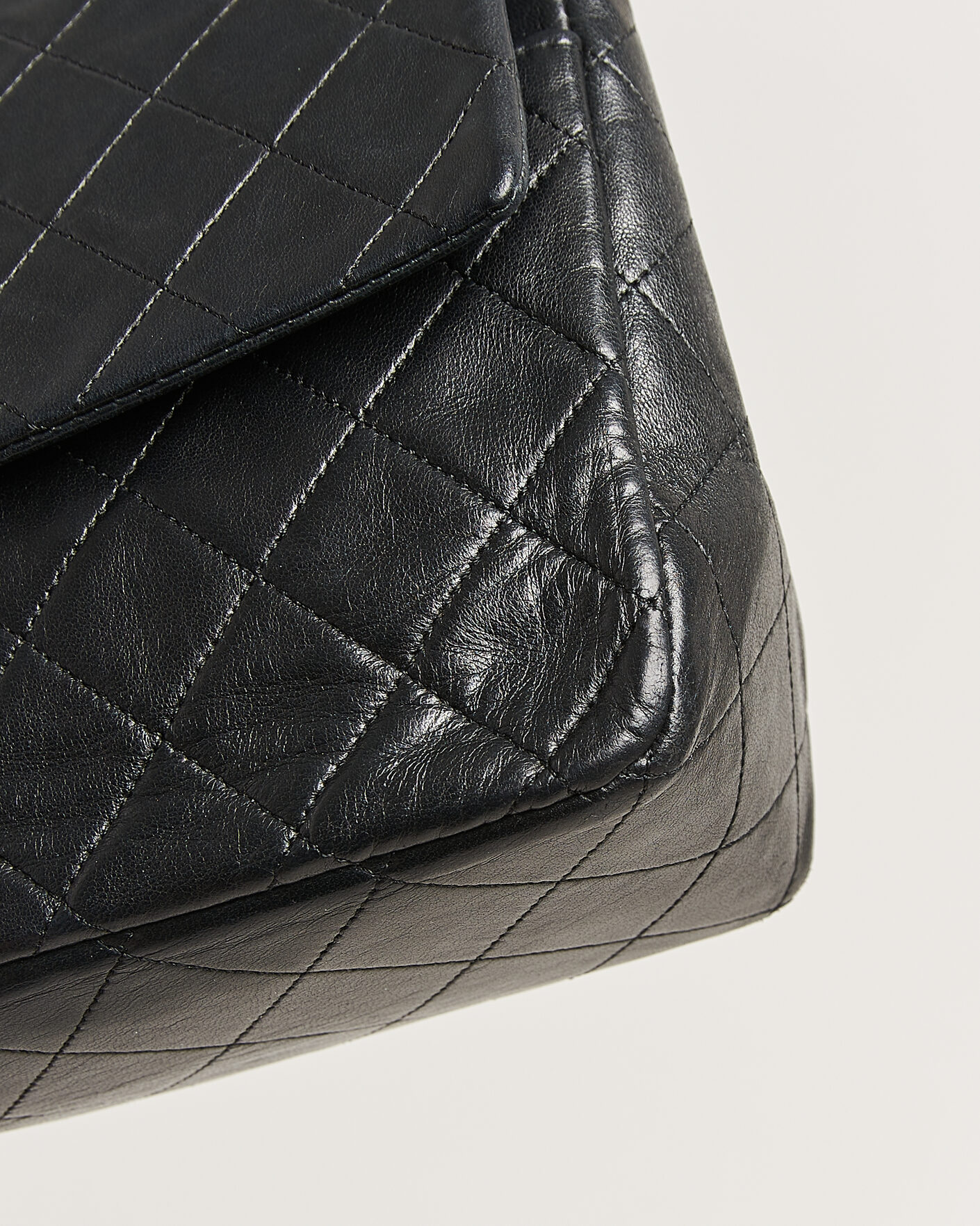 Men | Pre-Owned & Vintage Bags | Chanel Pre-Owned | Vintage Classic Flap Bag Lambskin Black