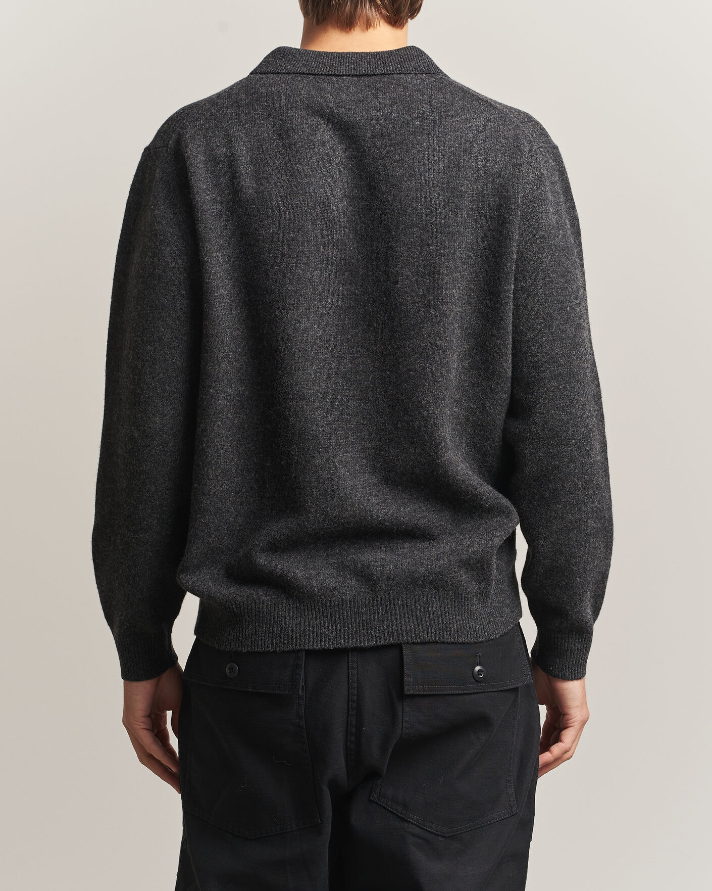 Men | Sweaters & Knitwear | BEAMS PLUS | Knitted Wool Polo Charcoal