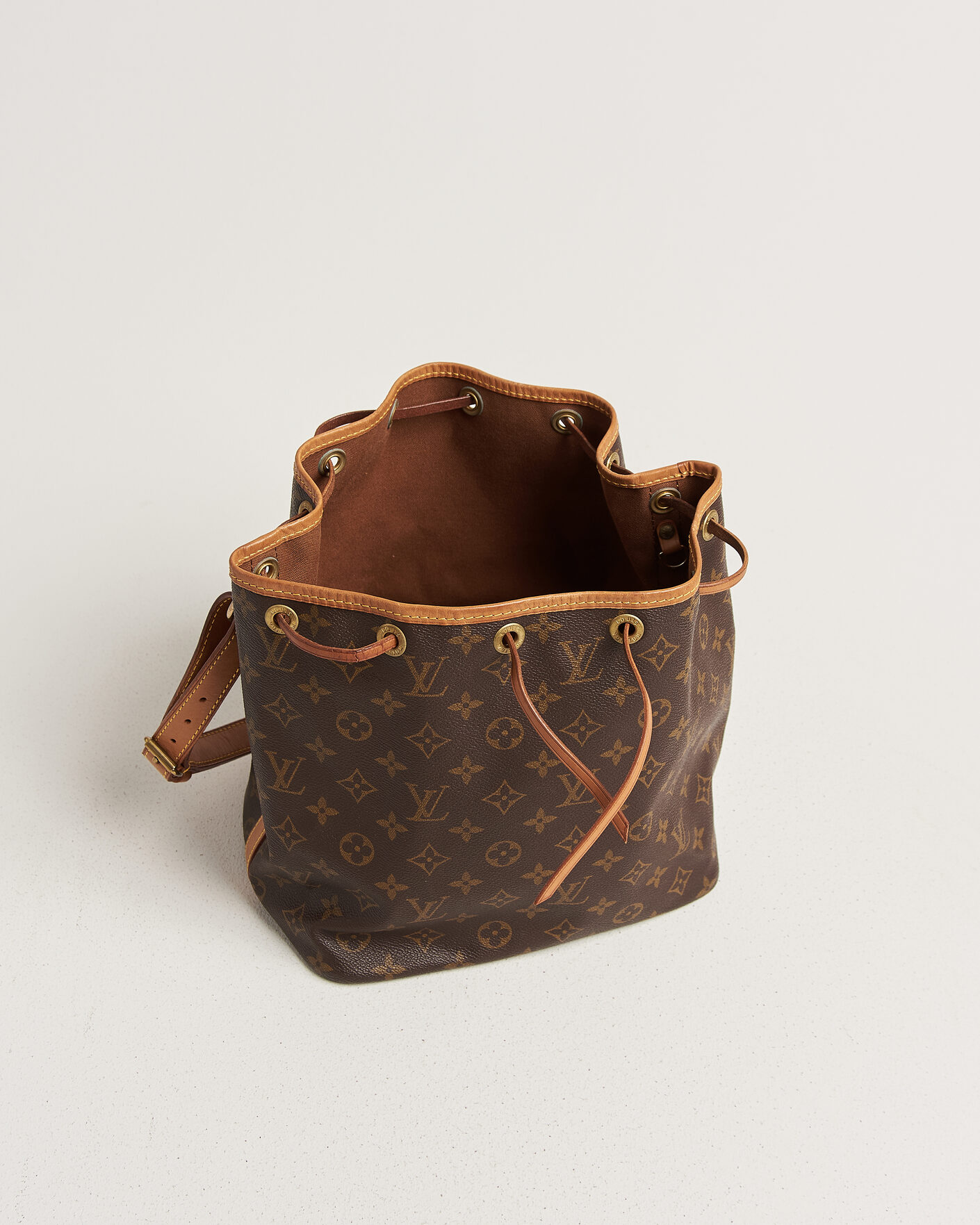 Men | Pre-Owned & Vintage Bags | Louis Vuitton Pre-Owned | Petit Noé Monogram