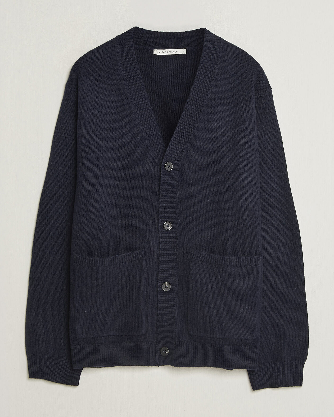Men | Sweaters & Knitwear | A Day's March | Jarrow Lambswool Cardigan Navy