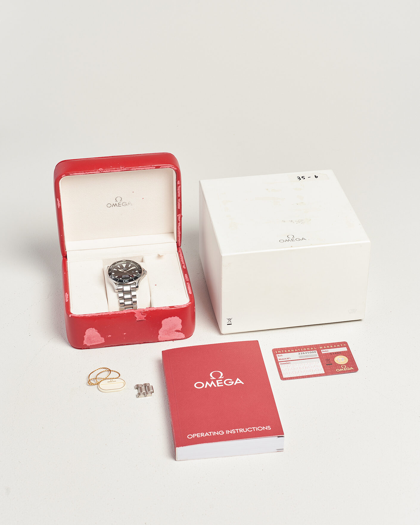 Men | Pre-Owned & Vintage Watches | Omega Pre-Owned | Seamaster 300M Peter Blake