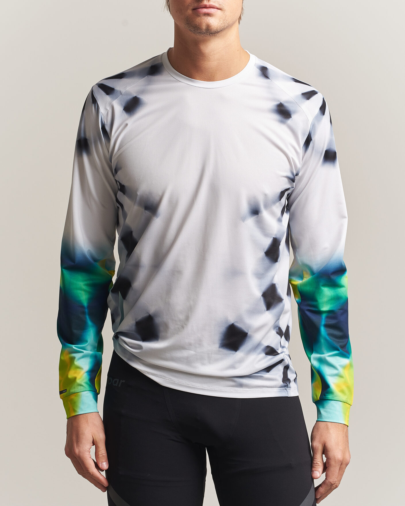 Men | T-Shirts | SOAR Running | LS Printed Tech T-Shirt White/Grey