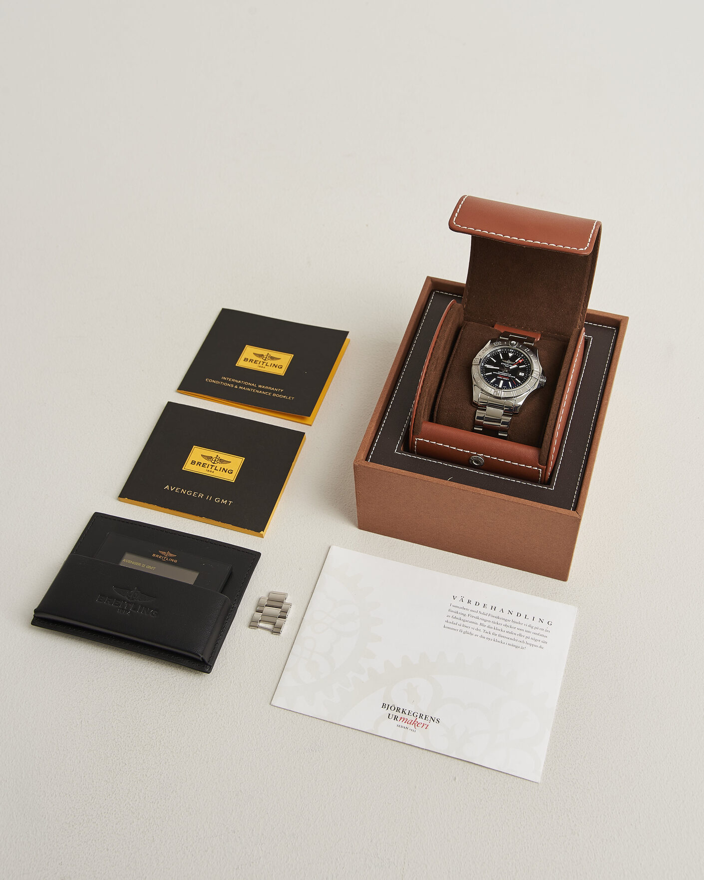 Men | Pre-Owned & Vintage Watches | Breitling Pre-Owned | Avenger II GMT 