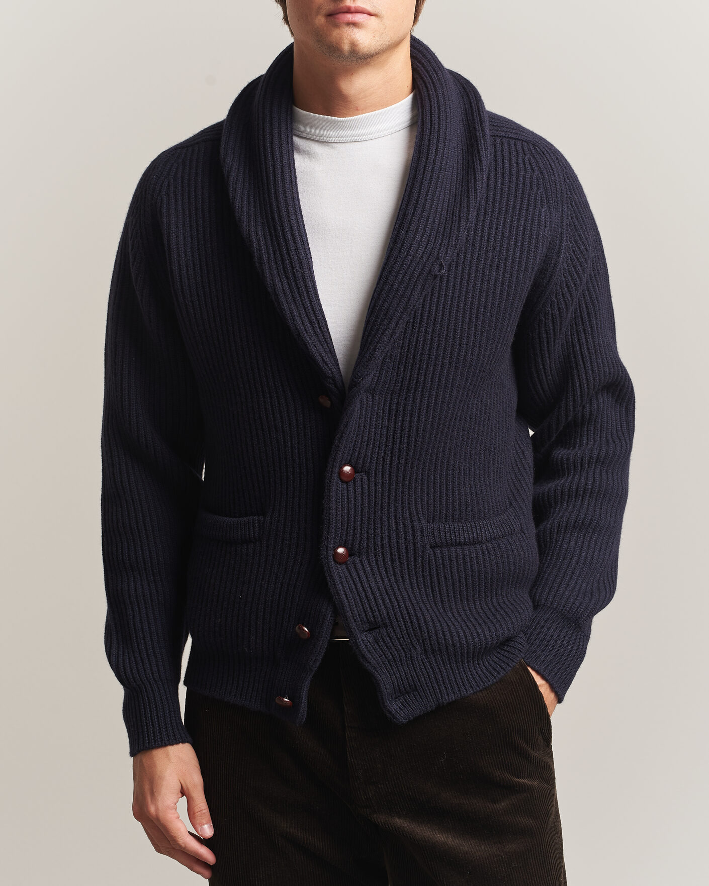 Men | Sweaters & Knitwear | William Lockie | Windsor Cashmere Shawl Cardigan Navy