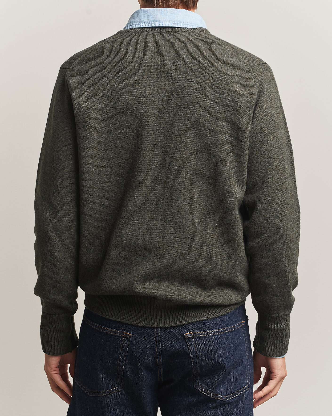 Men | Sweaters & Knitwear | William Lockie | Rob Lambswool V-Neck Seaweed