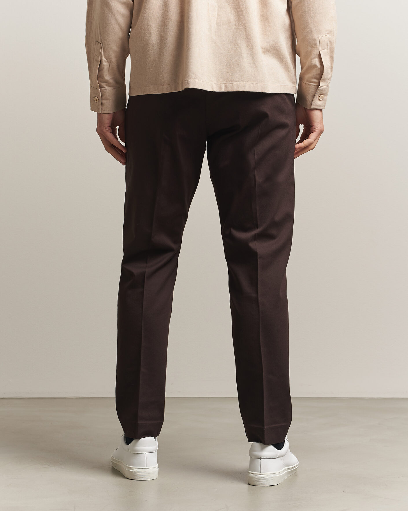 Men | Trousers | NN07 | Bill Pleated Cotton Chinos Deep Truffle