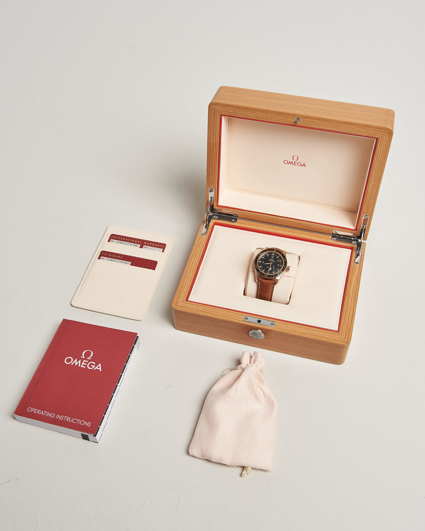Men | Pre-Owned & Vintage Watches | Omega Pre-Owned | Seamaster 300 Master Co-Axial 41 18K