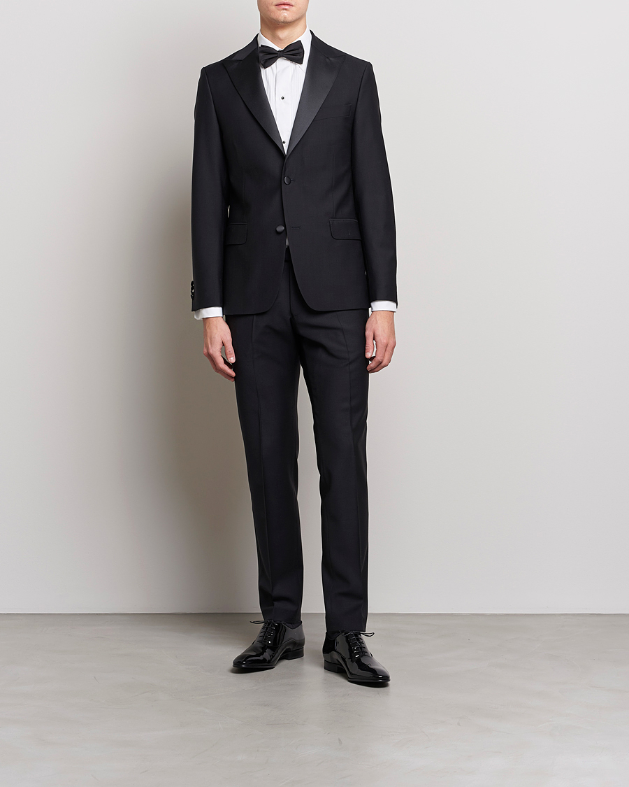 Men | Celebrate New Year's Eve in style | Oscar Jacobson | Elder Tuxedo Suit