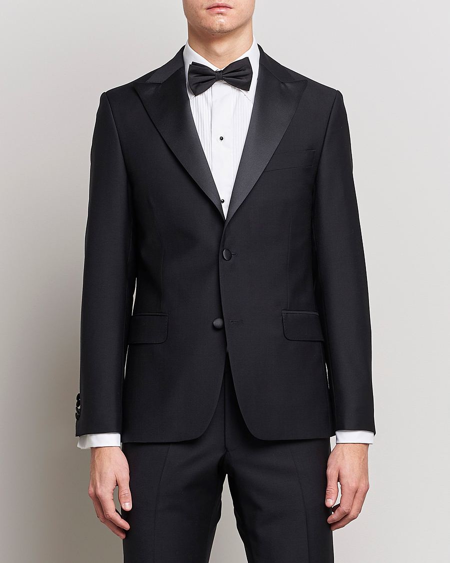 Men | Celebrate New Year's Eve in style | Oscar Jacobson | Elder Tuxedo Suit