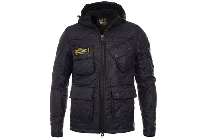 Svart quiltad jacka från Barbour International i racingmodell